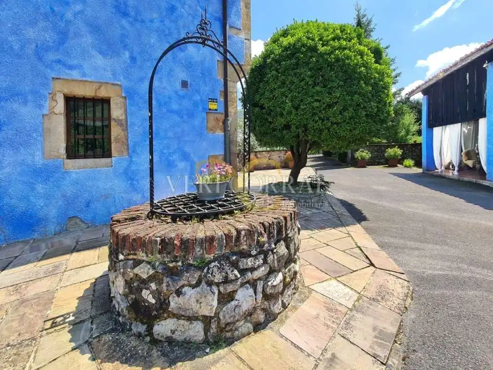 Exterior view of Buildings for sale in Cangas de Onís