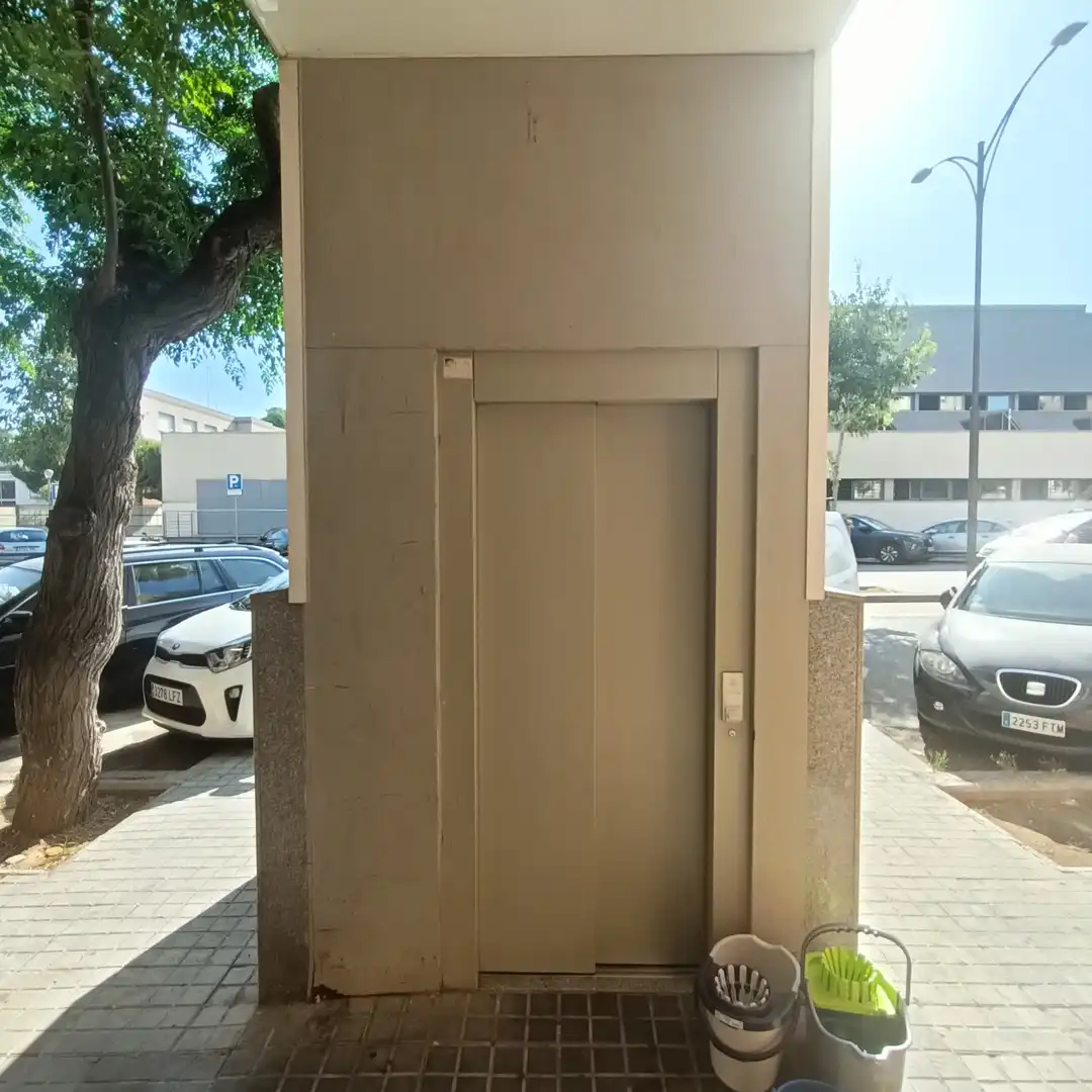 Vista exterior de Piso en venta en Sabadell