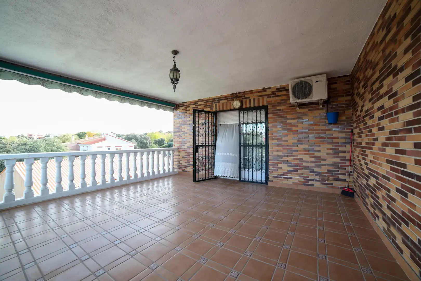 Terrassa de Casa o xalet en venda en Arroyomolinos (Madrid) amb Aire condicionat, Calefacció i Jardí privat