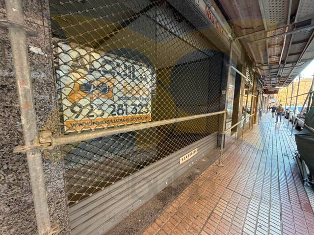 Local comercial en Alquiler en Calle de Van Dyck en Salesas