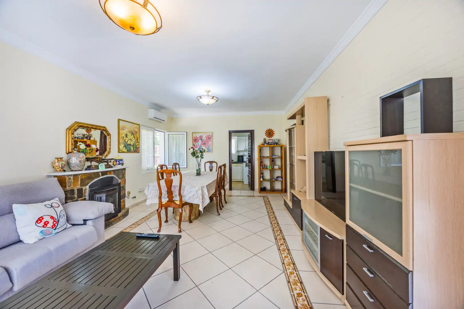 Sala de estar de Casa o chalet en venta en Manilva con Aire acondicionado, Jardín privado y Terraza