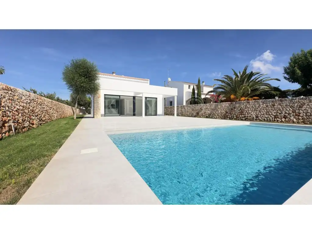 Xalet amb terrassa en venda a Cala Blanca