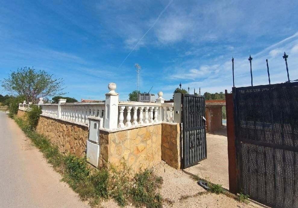 Vista exterior de Casa o xalet en venda en Turís amb Jardí privat