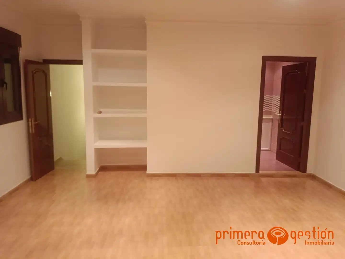 Piso en venta en Carmona con Aire acondicionado