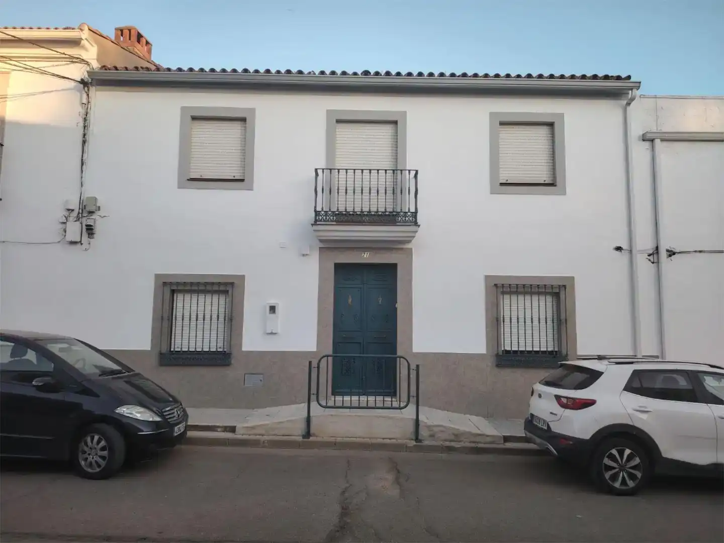 Vista exterior de Casa adosada en venda en Torremejía amb Aire condicionat i Jardí privat