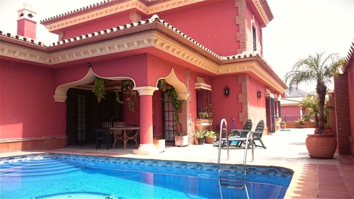 Piscina de Casa o chalet en venta en Benalmádena con Aire acondicionado, Jardín privado y Terraza