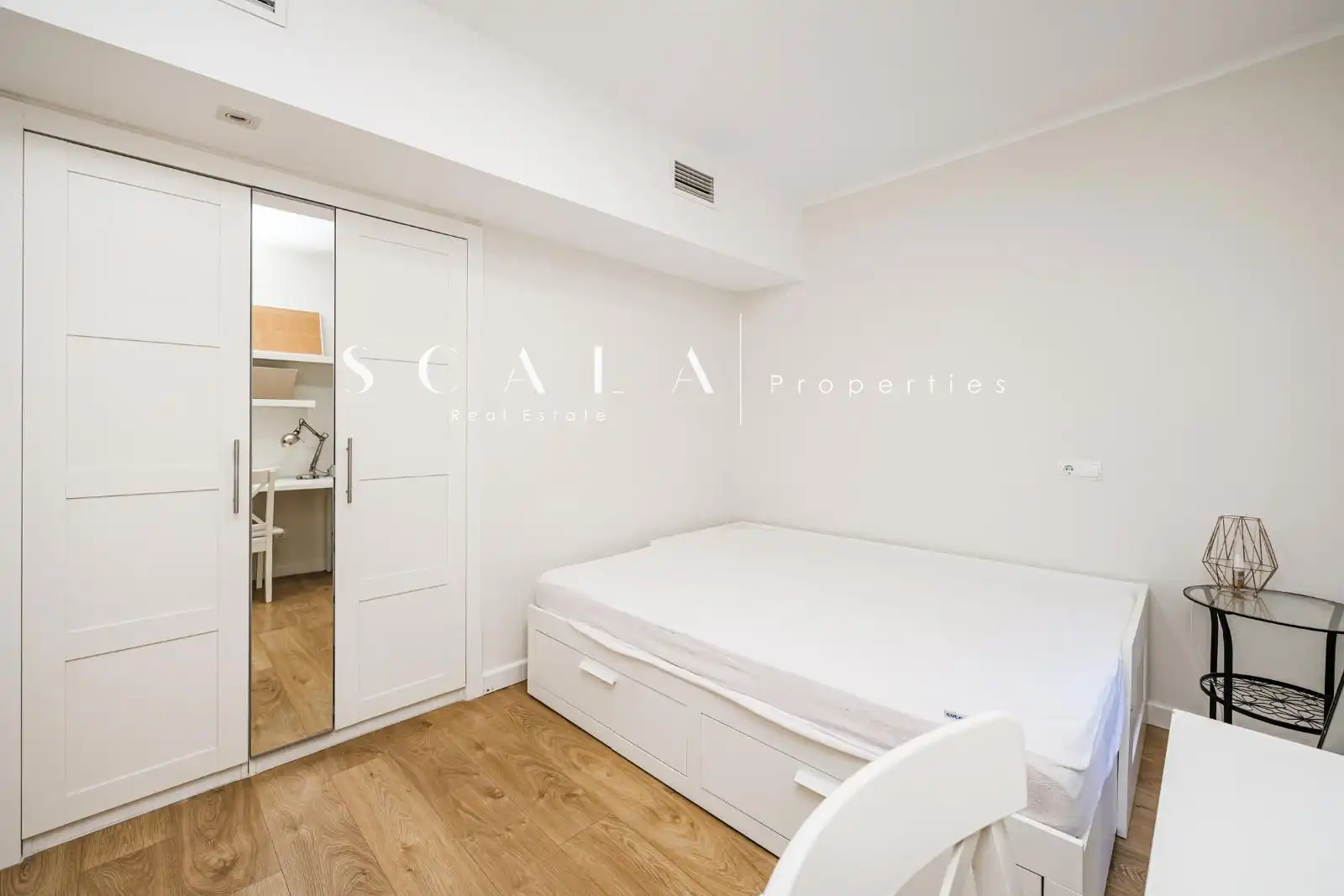Bedroom of Flat for sale in Madrid  with Air Conditioner, Heating and Terrace
