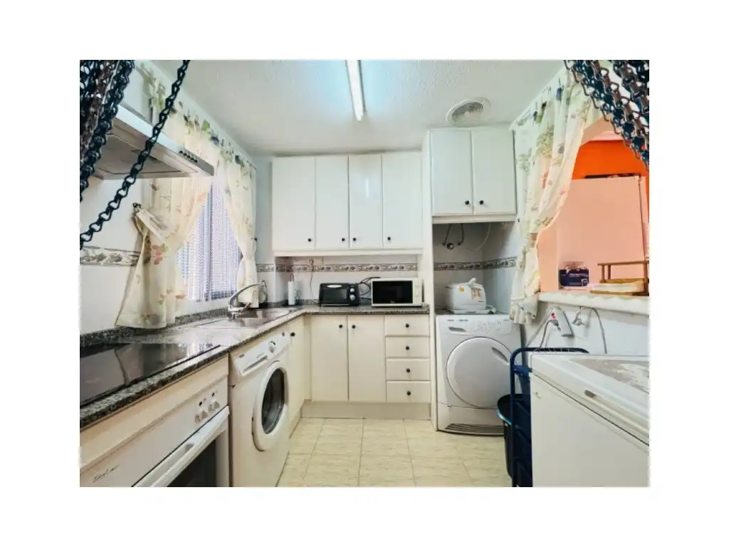 Cuina de Apartament en venda en Torrevieja amb Moblat