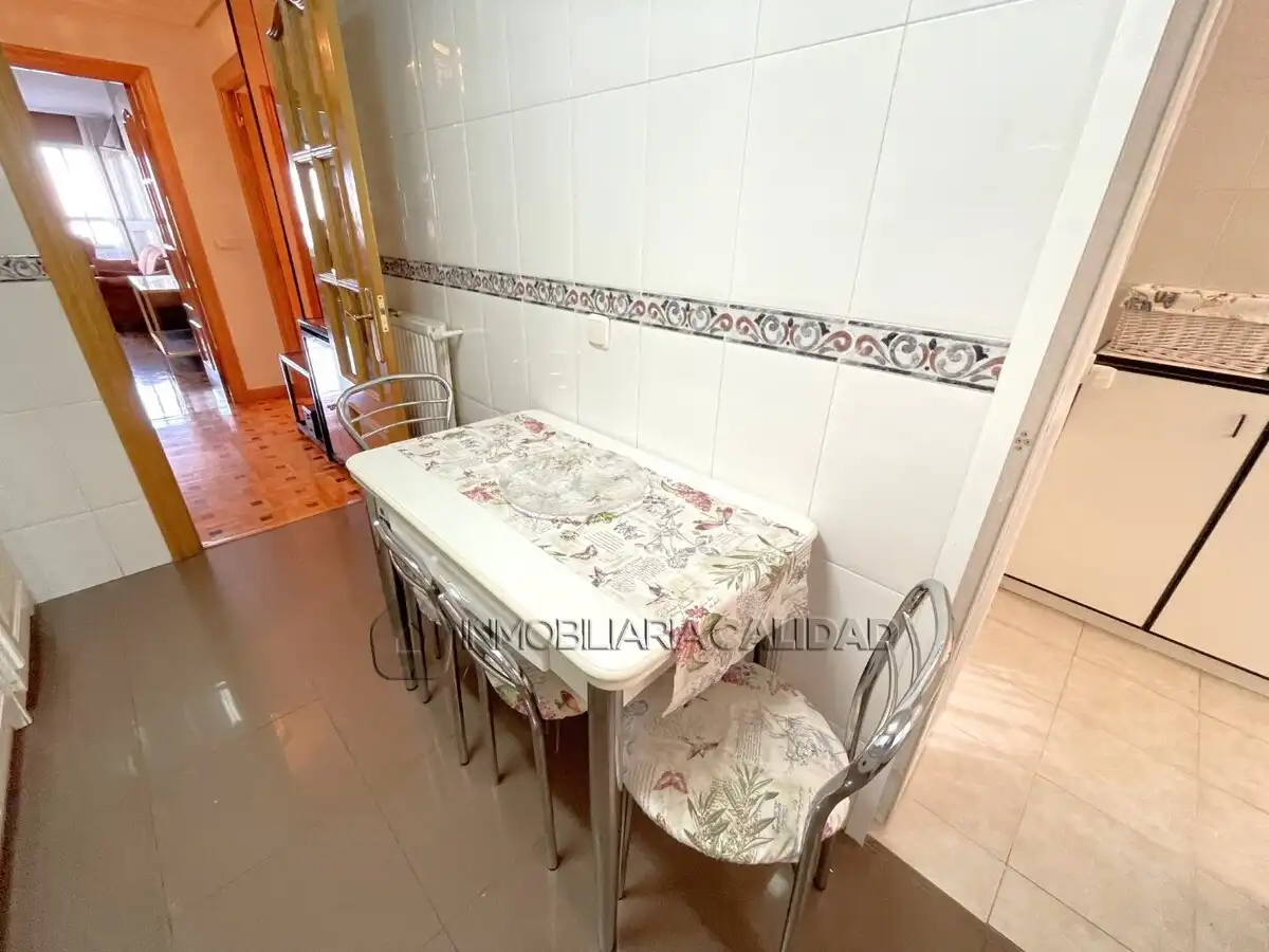 Comedor de Piso de alquiler en Burgos con Calefacción, Terraza y Amueblado