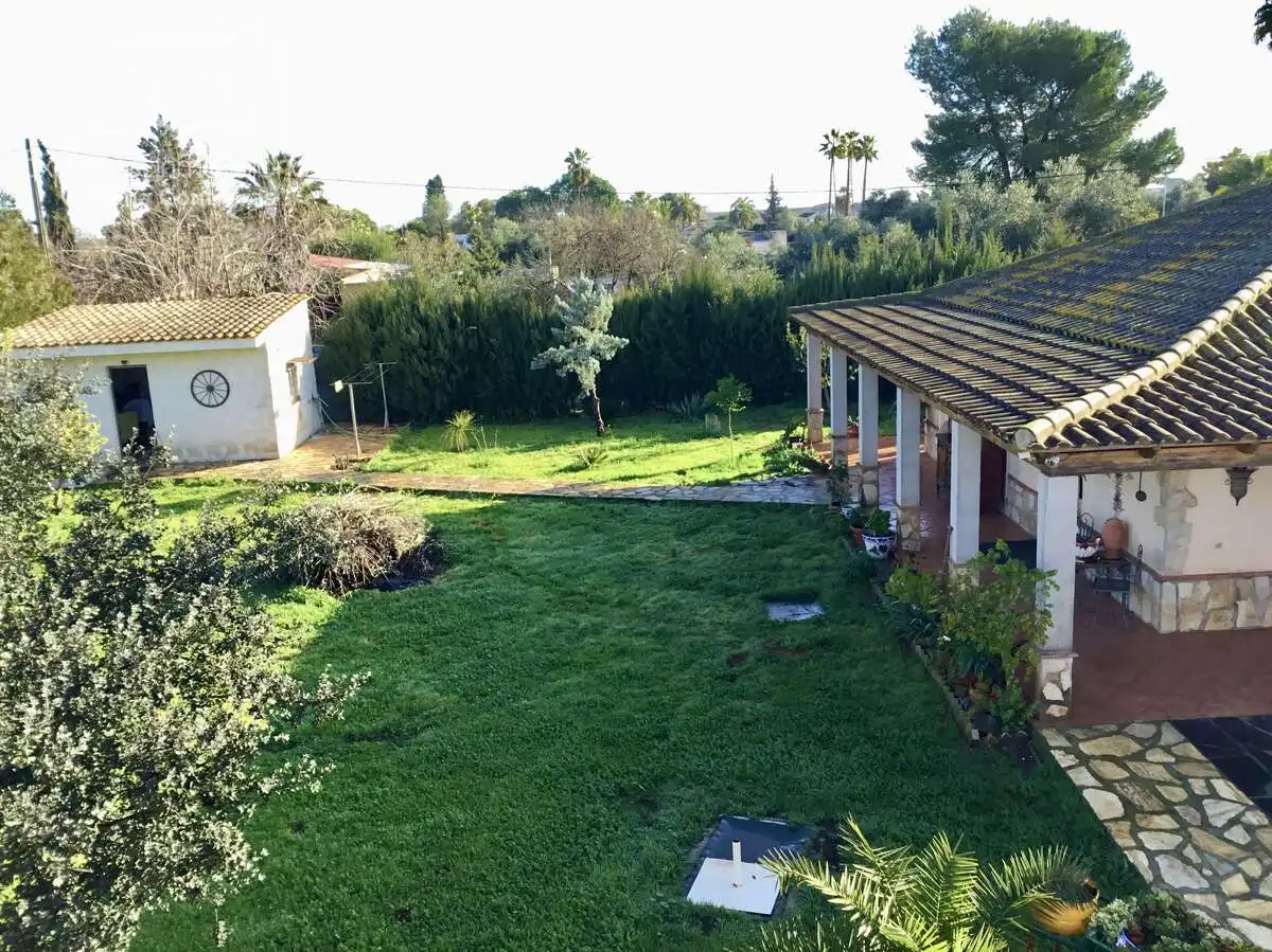 Jardí de Casa o xalet en venda en Sevilla amb Aire condicionat, Traster i Piscina