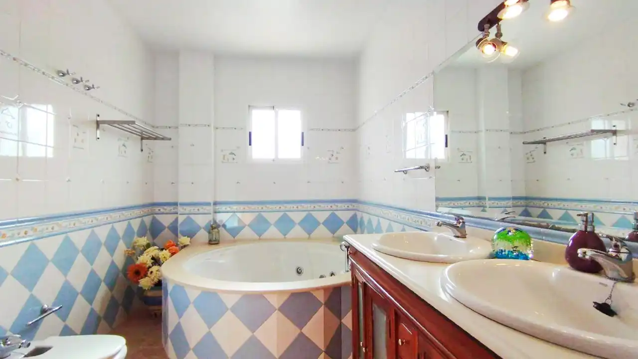 Bany de Casa o xalet en venda en Torrevieja amb Piscina