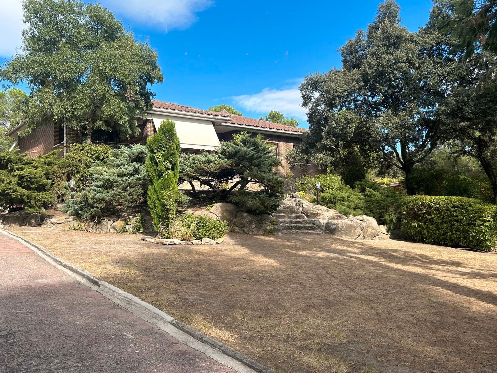 Vista exterior de Casa o xalet en venda en Torrelodones amb Aire condicionat, Calefacció i Jardí privat