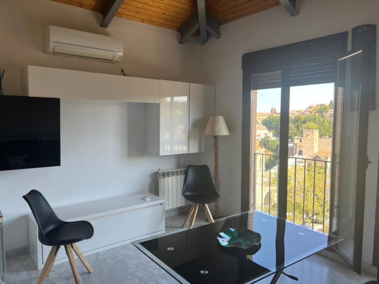 Habitación de Dúplex de alquiler en  Toledo Capital con Aire acondicionado, Calefacción y Amueblado