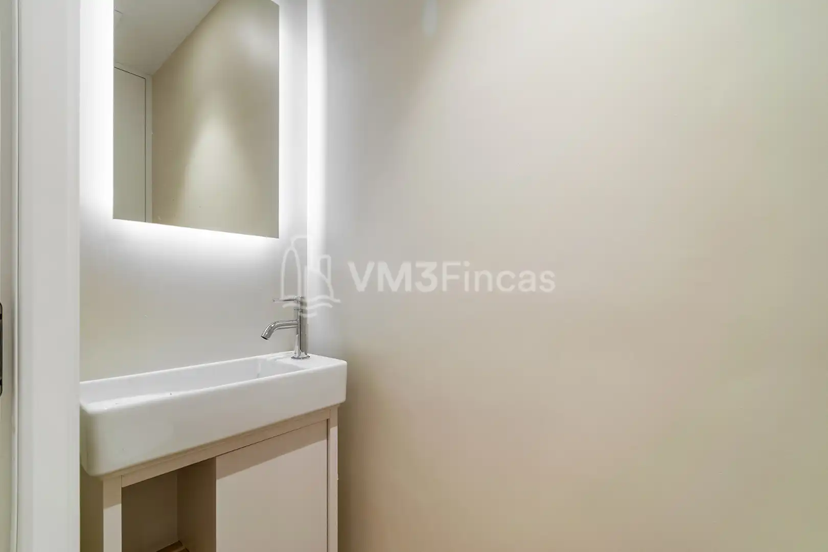 Badezimmer von Wohnung zur Miete in Barcelona mit Klimaanlage, Heizung und Terrasse