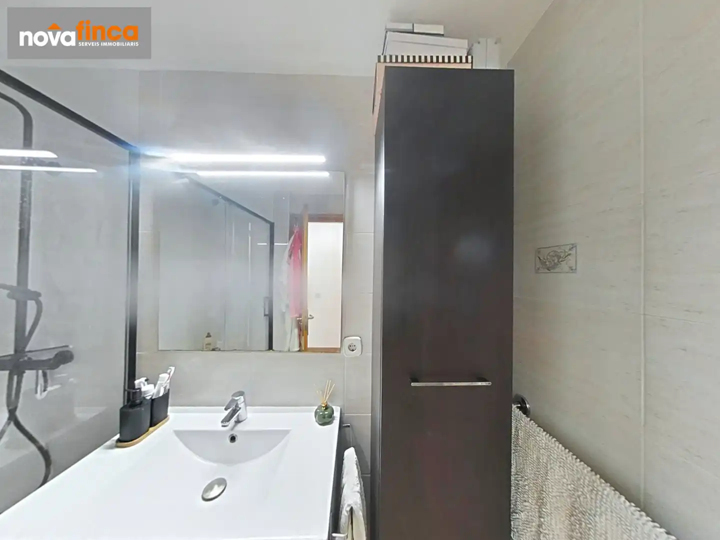 Badezimmer von Maisonette zum Verkauf in Palamós mit Klimaanlage, Heizung und Parkett