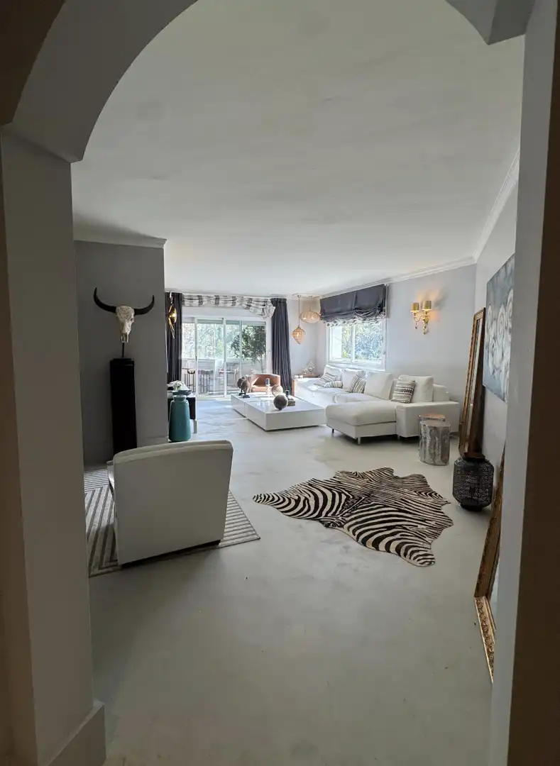 Sala d'estar de Apartament de lloguer en Marbella amb Aire condicionat, Piscina i Moblat