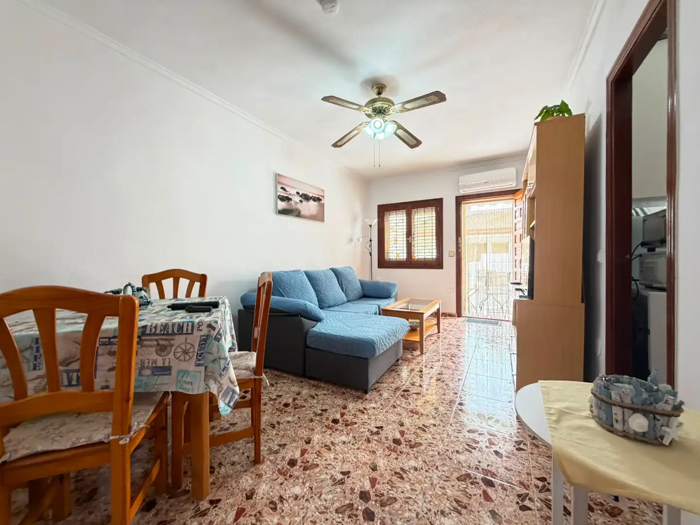 Wohnzimmer von Einfamilien-Reihenhaus zum Verkauf in Los Alcázares mit Klimaanlage, Abstellraum und Möbliert