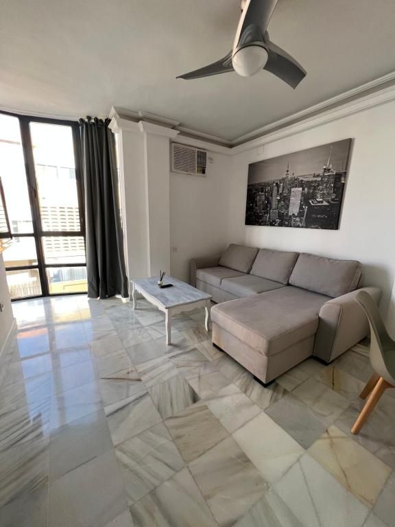 Apartament de lloguer a Avenida Escultora Miss Whitney, Reina Victoria - Matadero