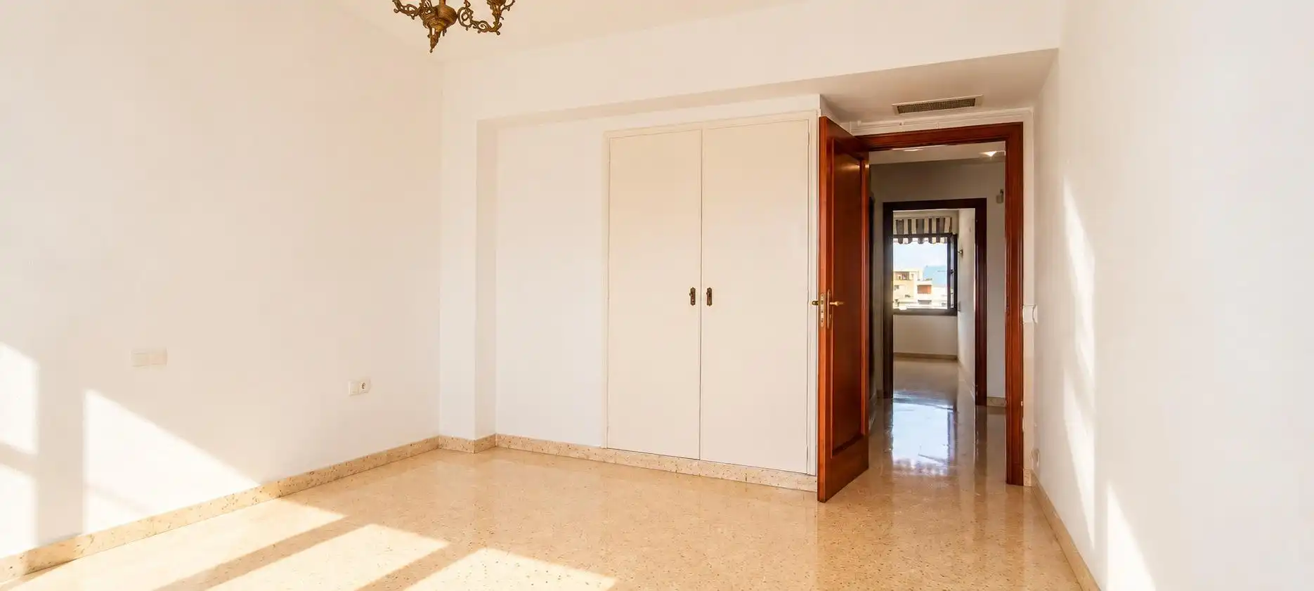 Flat for sale in Llevant