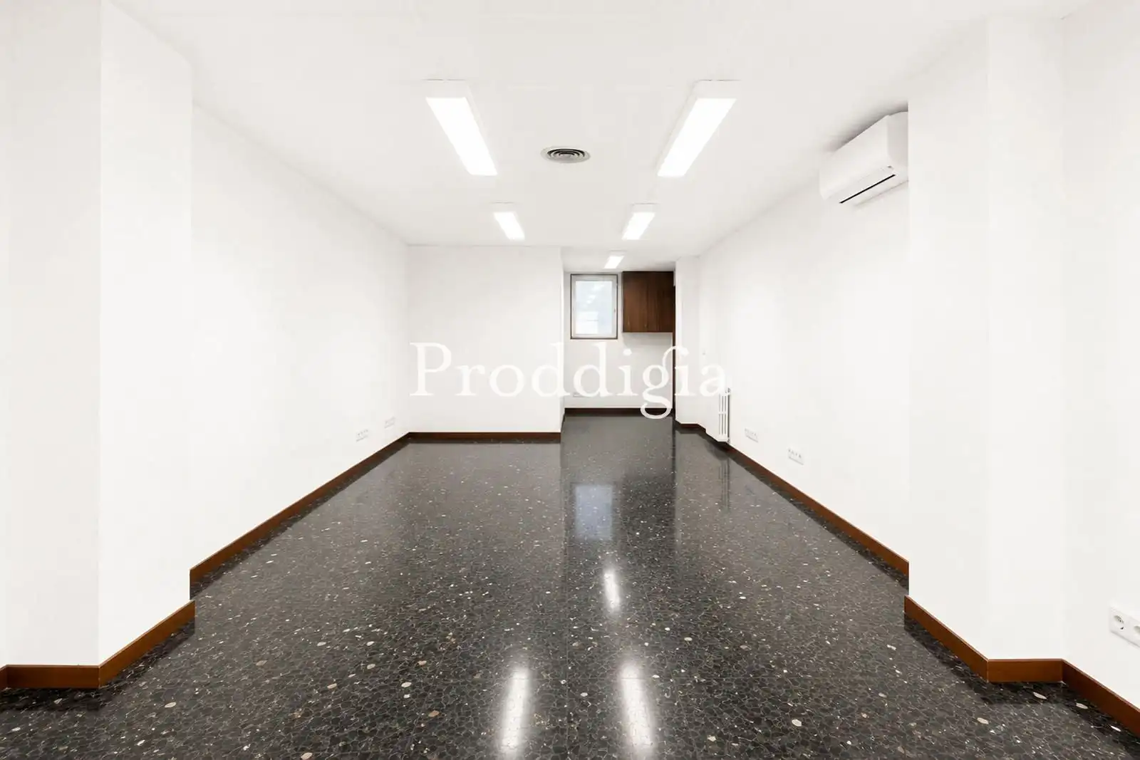 Office for rent in Barcelona  with Air Conditioner and Internet