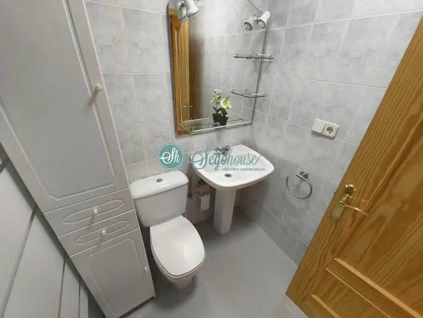 Badezimmer von Wohnung zur Miete in Segovia mit Heizung, Parkett und Terrasse