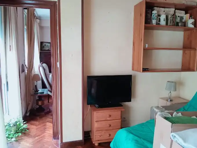 Schlafzimmer von Wohnung zum Verkauf in Santander mit Parkett, Möbliert und Waschmaschine