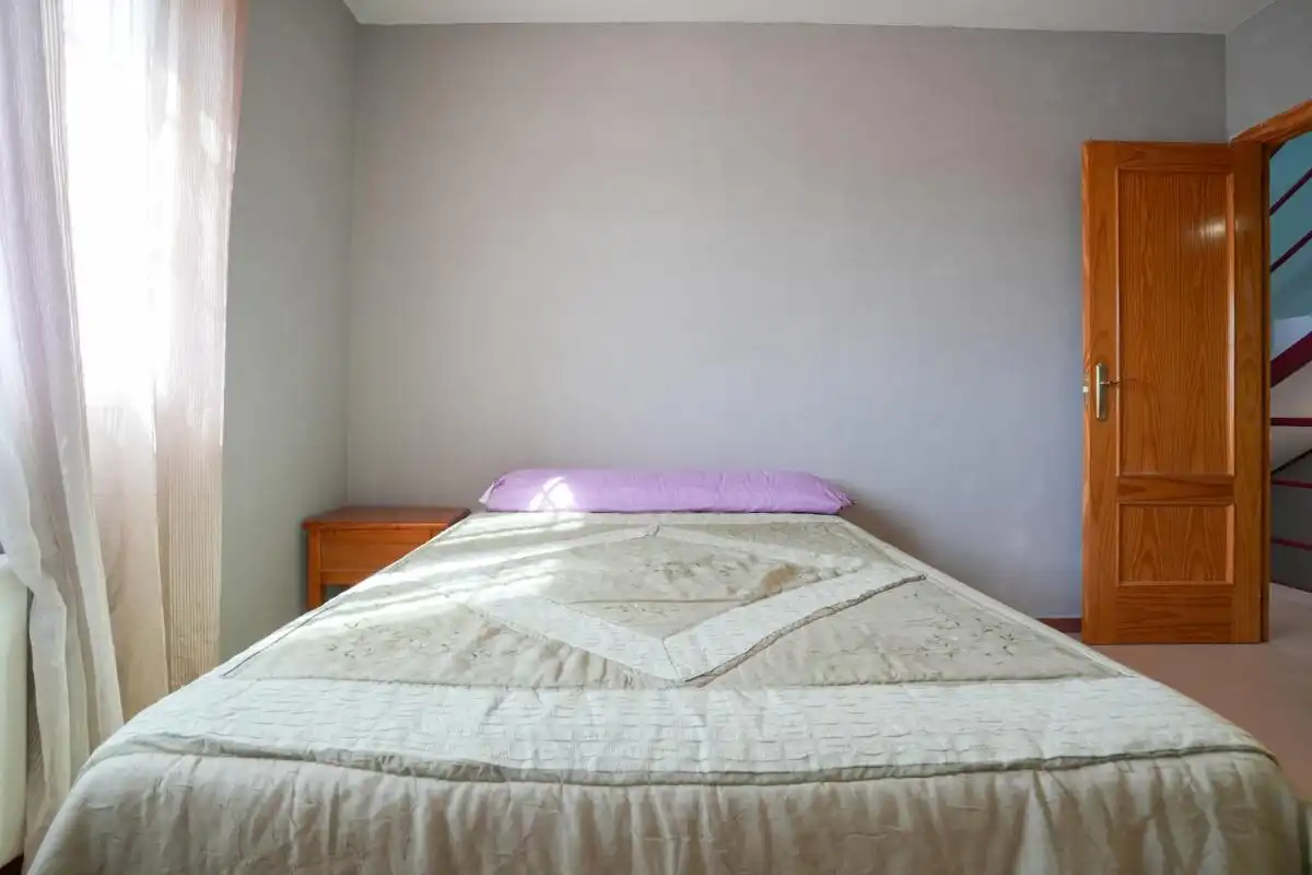Habitación de Casa adosada en venta en Meco con Aire acondicionado, Calefacción y Jardín privado