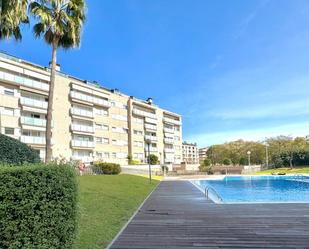 Vista exterior de Àtic en venda en Sant Joan Despí amb Aire condicionat, Calefacció i Jardí privat