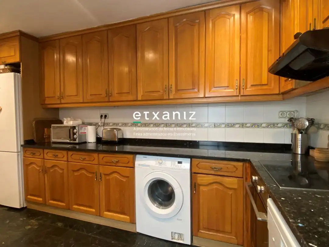 Kitchen of Flat for rent in Donostia - San Sebastián   with Heating, Oven and Washing machine
