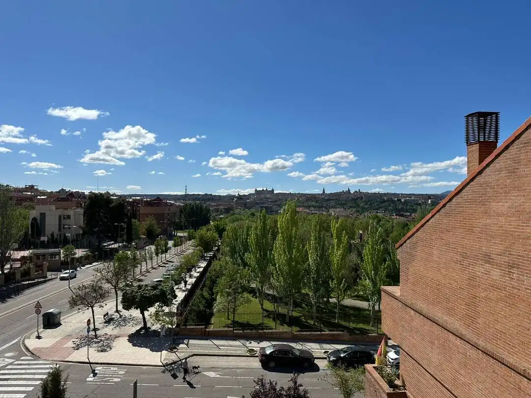 Außenansicht von Wohnung zum Verkauf in Toledo mit Klimaanlage, Heizung und Privatgarten