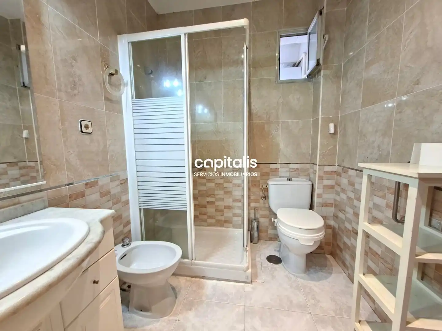 Badezimmer von Wohnung zur Miete in Madrid mit Klimaanlage und Heizung
