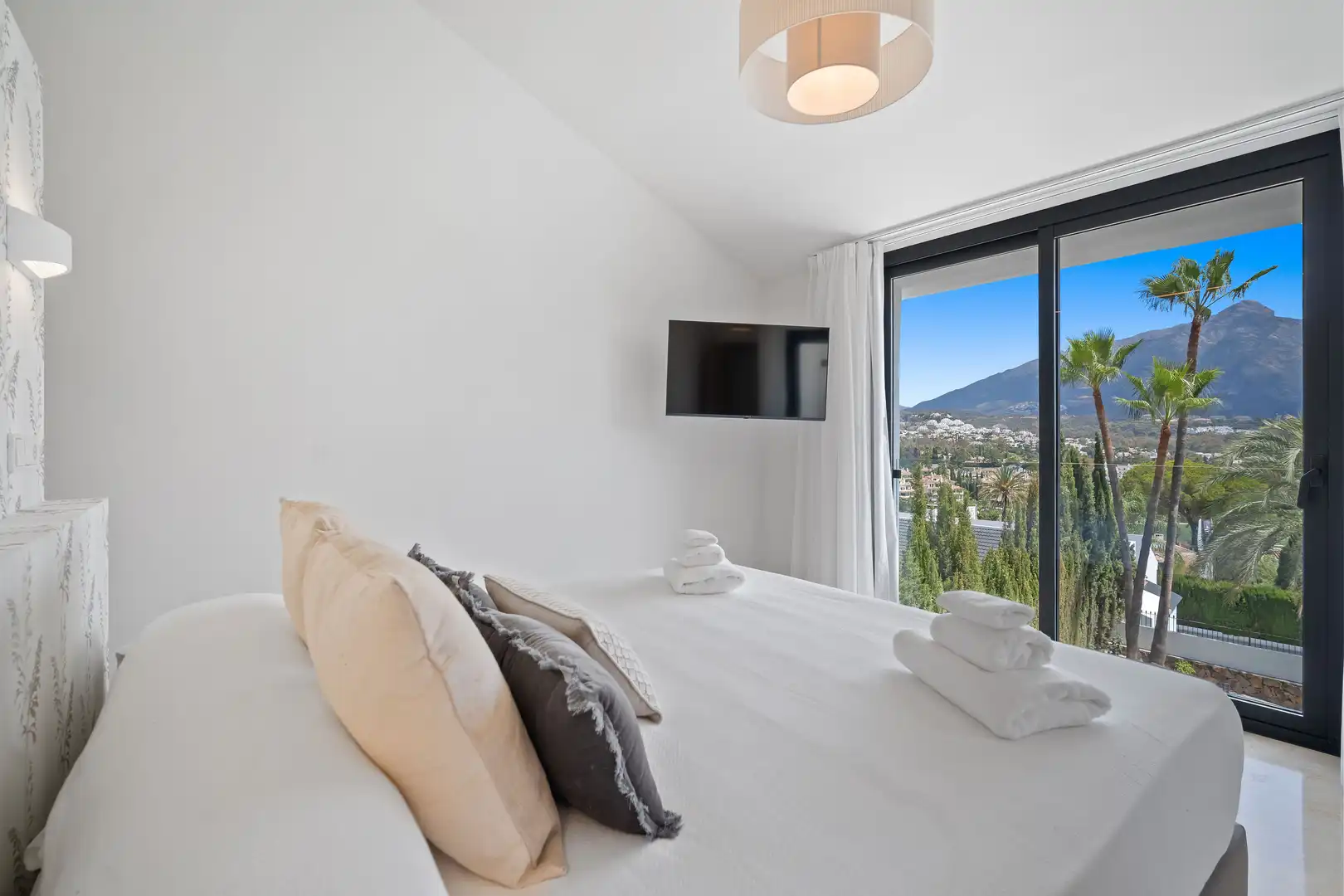 Houses for rent in Calle Alcala, Las Brisas