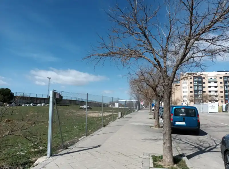 Außenansicht von Fabrik Grundstücke zum Verkauf in Madrid