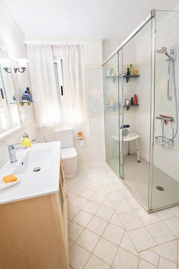 Bathroom of Houses for sale in Güevéjar  with Private garden, Terrace and Storage room