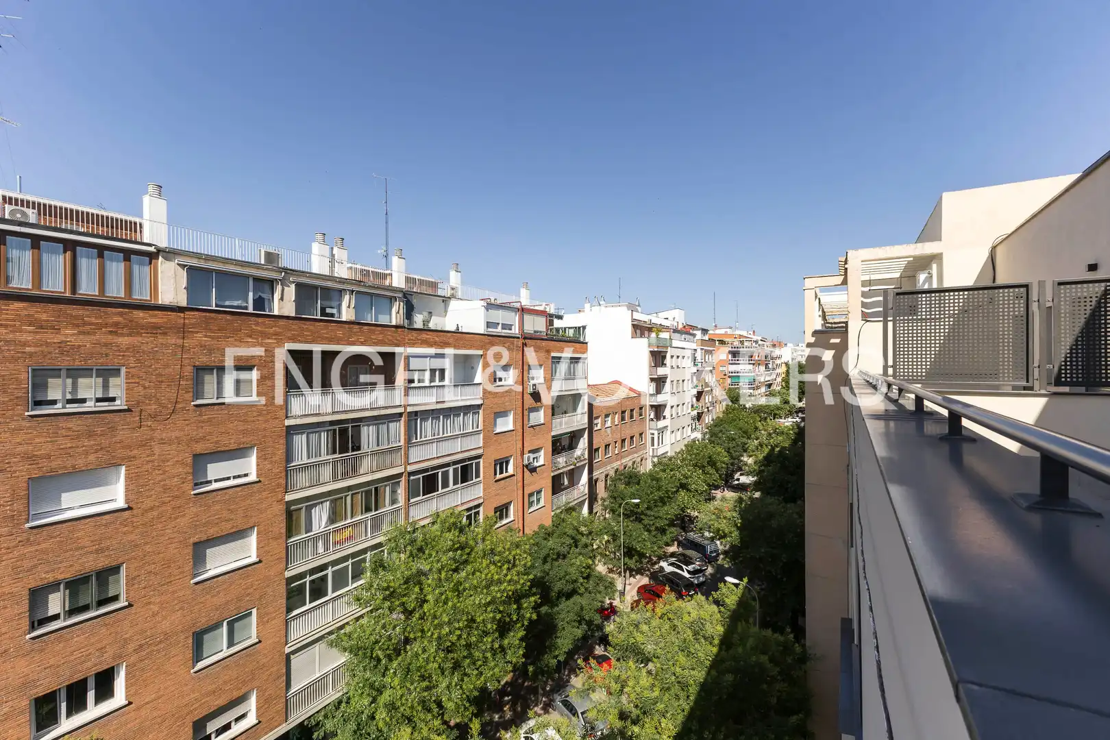 Vista exterior de Àtic de lloguer en Madrid amb Aire condicionat, Calefacció i Terrassa