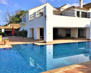 Schwimmbecken von Country house zum verkauf in Sotogrande mit Terrasse, Schwimmbad und Balkon