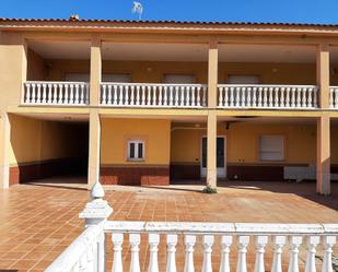 Exterior view of House or chalet for sale in Pozuelo de Calatrava  with Terrace, Swimming Pool and Balcony