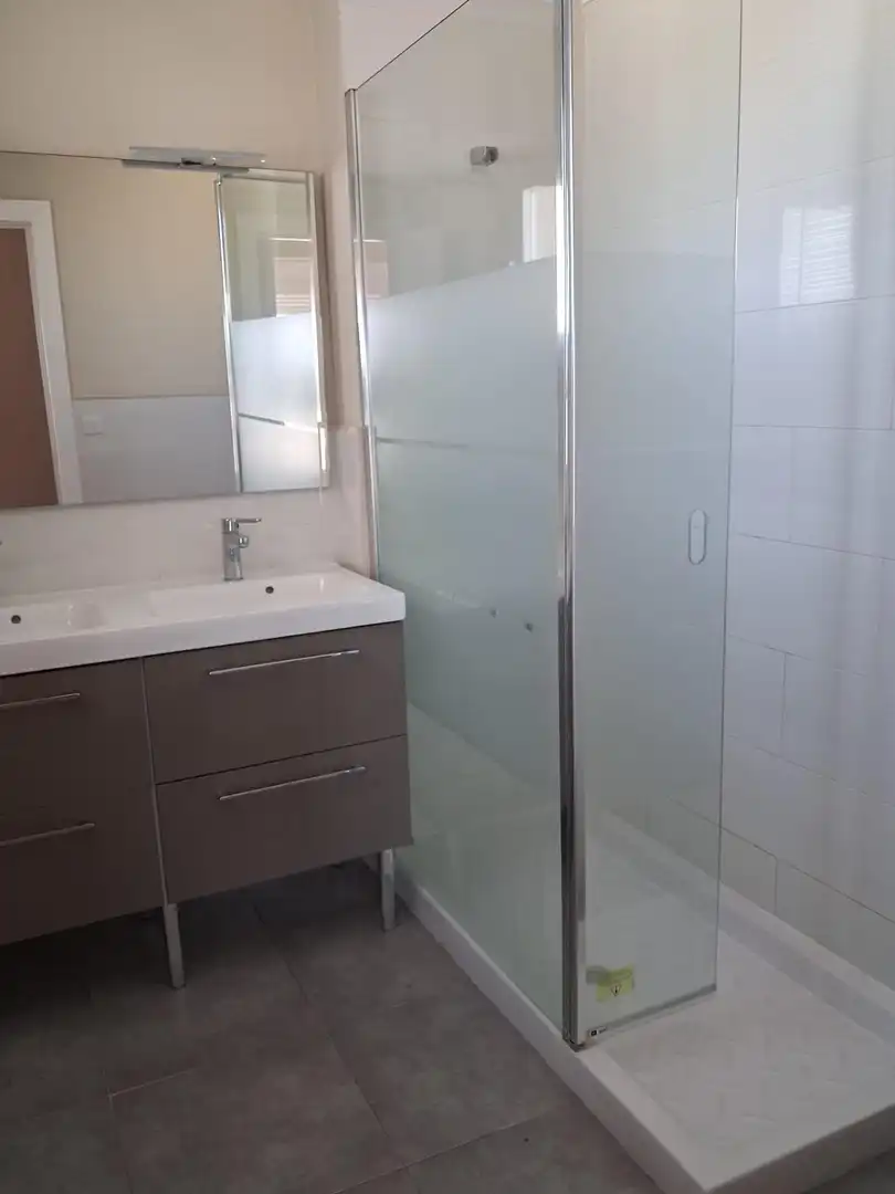 Baño de Piso de alquiler en Cádiz con Aire acondicionado y Balcón