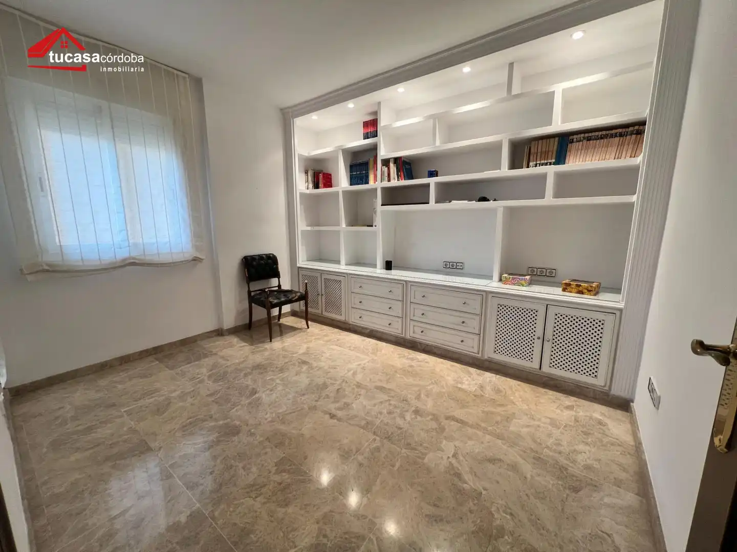 Sala d'estar de Àtic en venda en Córdoba amb Terrassa i Traster