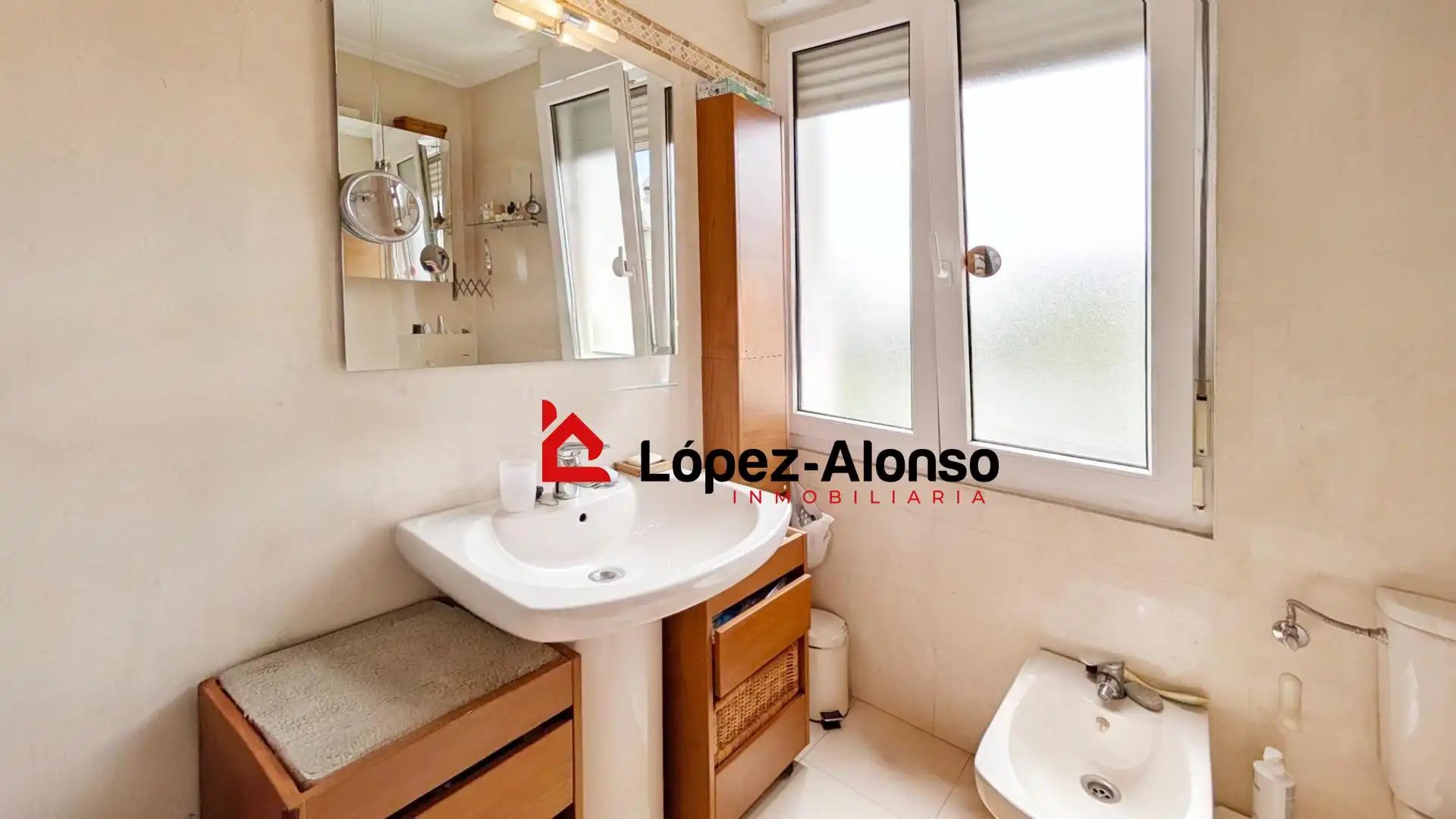 Bathroom of Flat for sale in Santander  with Heating and Storage room