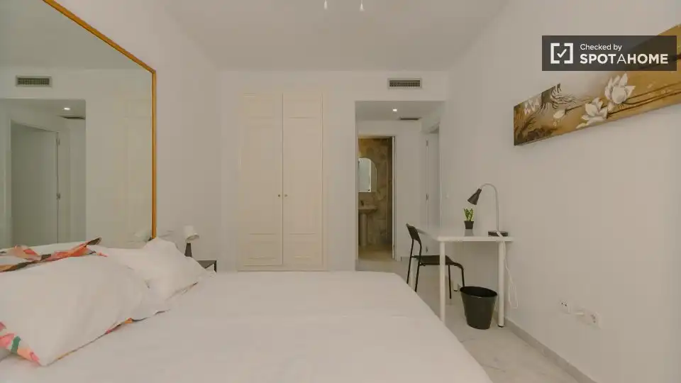 Habitación de Piso de alquiler en Valencia con Aire acondicionado, Calefacción y Amueblado