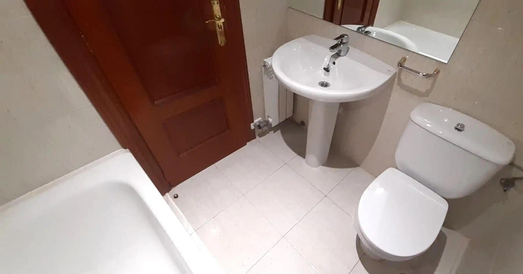 Badezimmer von Wohnung zur Miete in Valladolid mit Heizung und Abstellraum