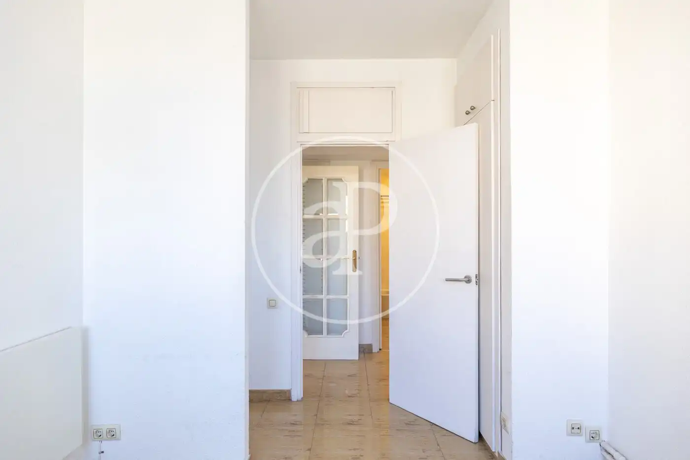 Wohnung zum Verkauf in Barcelona mit Heizung und Privatgarten
