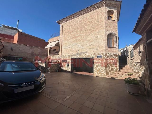 Vista exterior de Casa adosada en venda en Seseña amb Aire condicionat, Calefacció i Terrassa