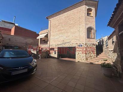 Vista exterior de Casa adosada en venda en Seseña amb Aire condicionat, Calefacció i Terrassa