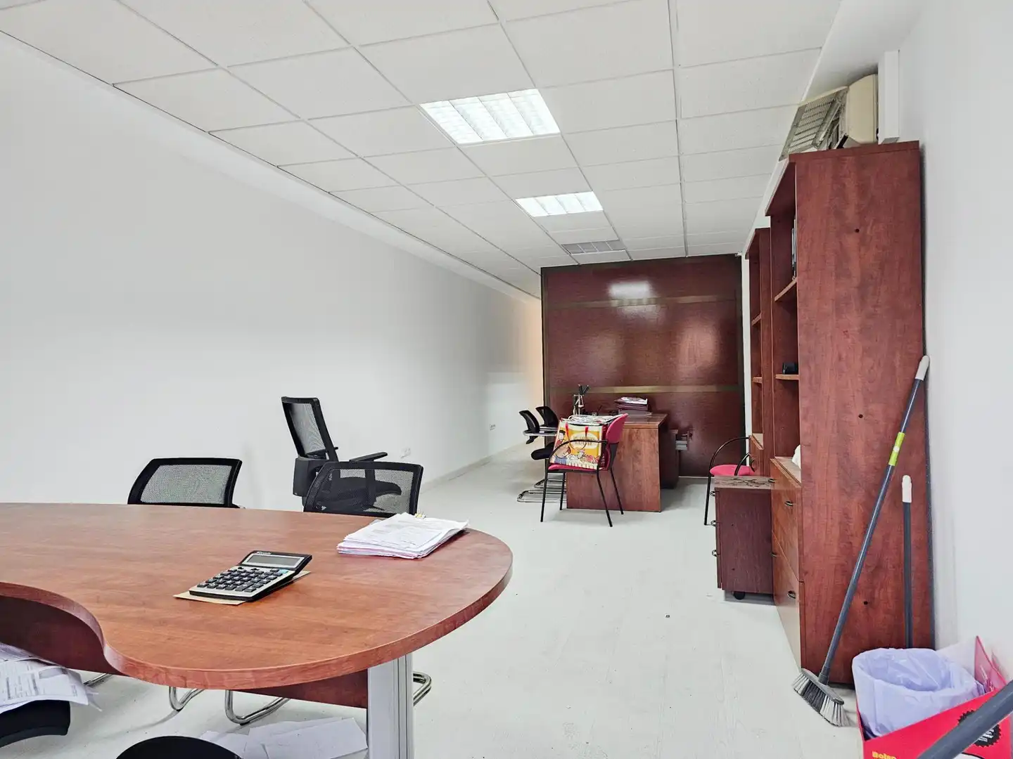 Büro zur Miete in Dénia mit Klimaanlage, Heizung und Möbliert