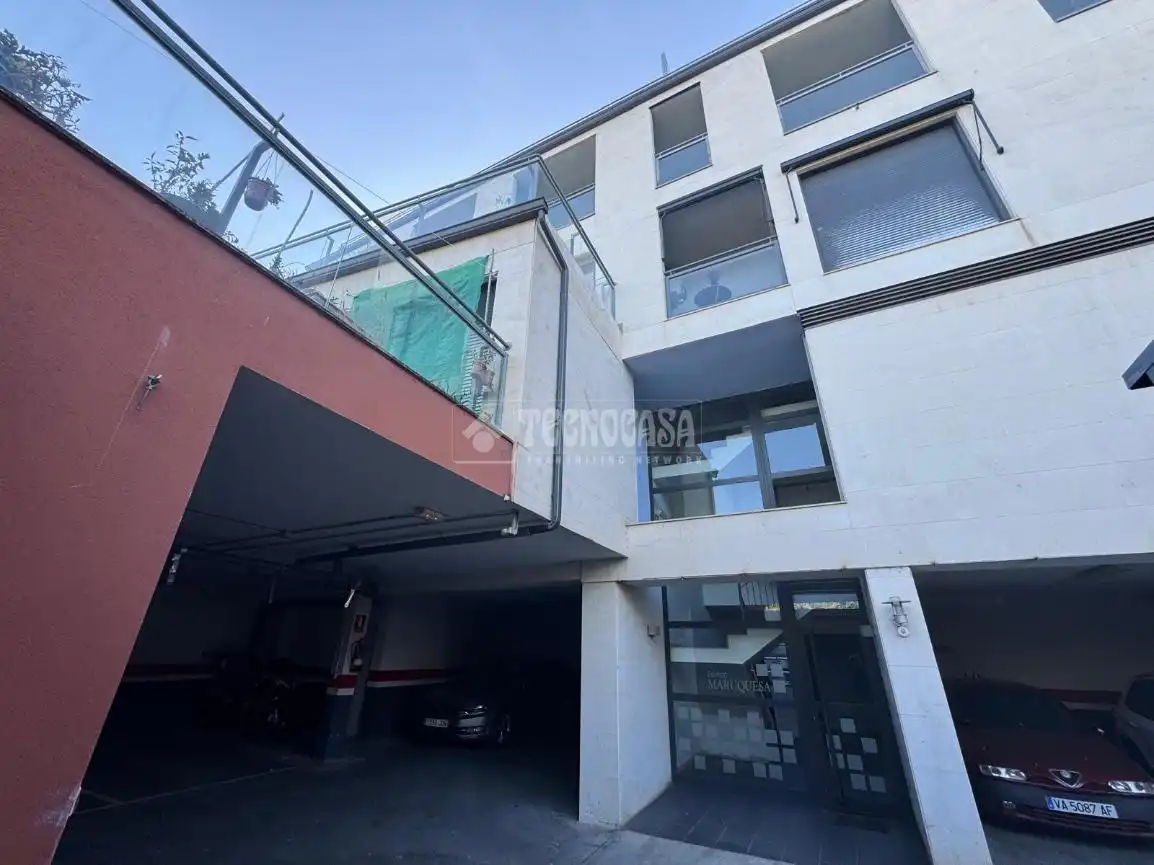 Außenansicht von Büro zum Verkauf in Valladolid mit Heizung und Terrasse