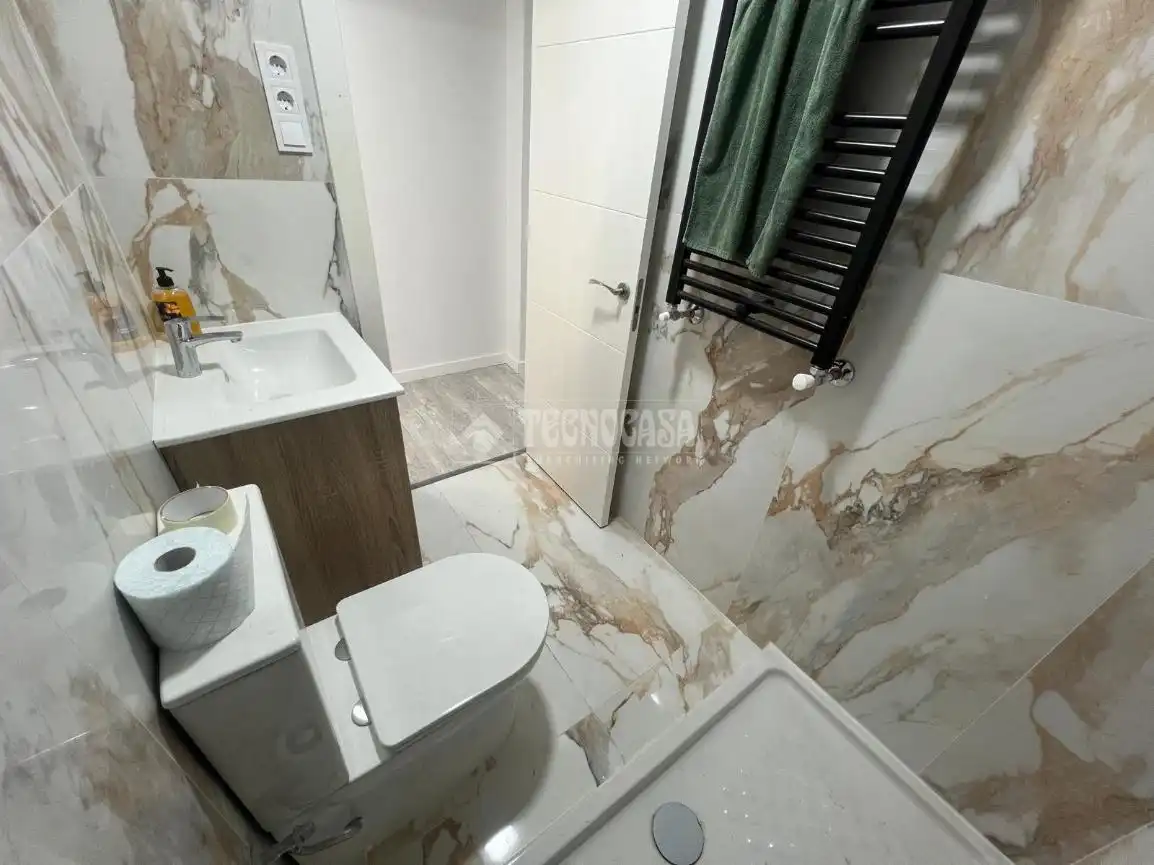 Bathroom of Flat for sale in Zaragoza  with Heating and Terrace