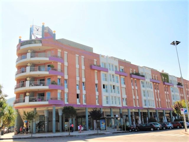 Vista exterior de Pis en venda en Castro-Urdiales amb Calefacció, Parquet i Forn