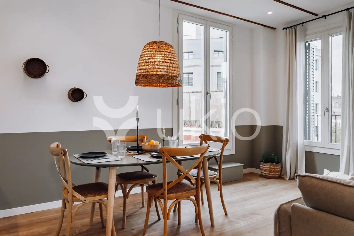 Menjador de Apartament de lloguer en Barcelona amb Aire condicionat, Moblat i Forn